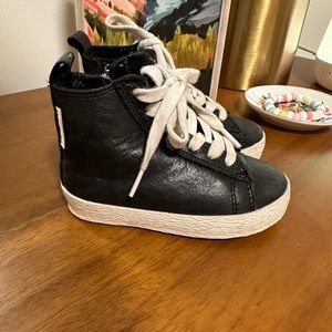 Black leather Piper Finn toddler high top sneakers. Size 4